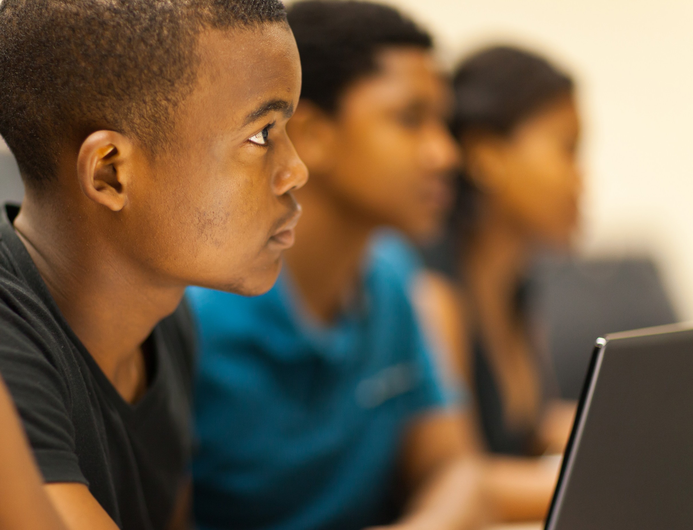 Afrcn-Amer boy@computerCU